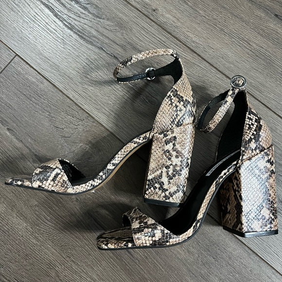 NWT Chelsea & Violet Tara Snake Skin Block heel - Picture 2 of 6